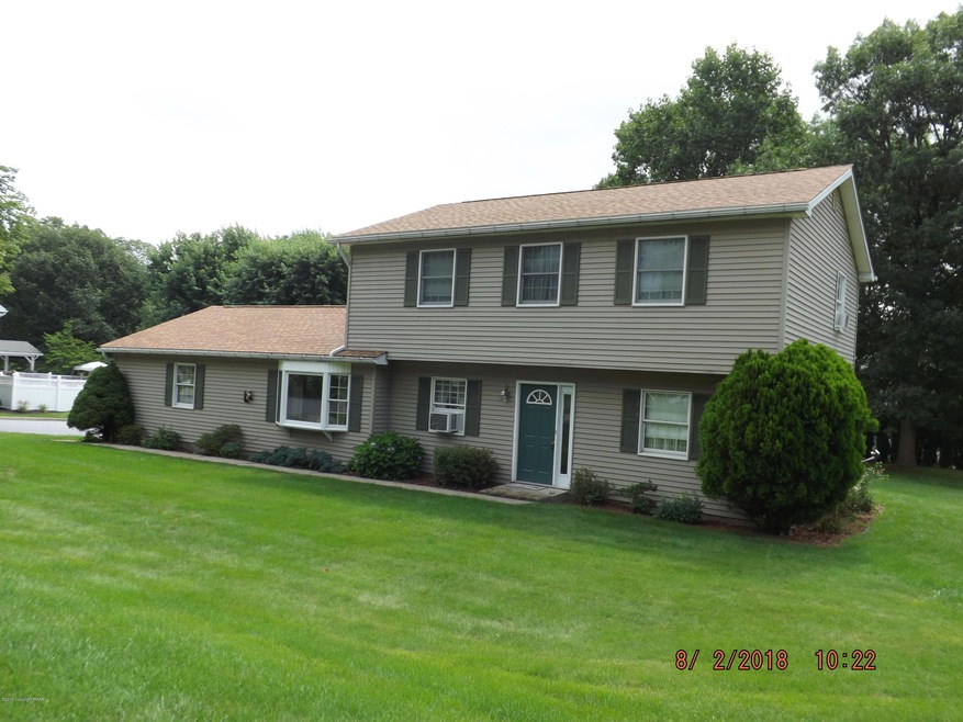 1168 Horizon Dr, Pen Argyl, PA 18072 - photo 1