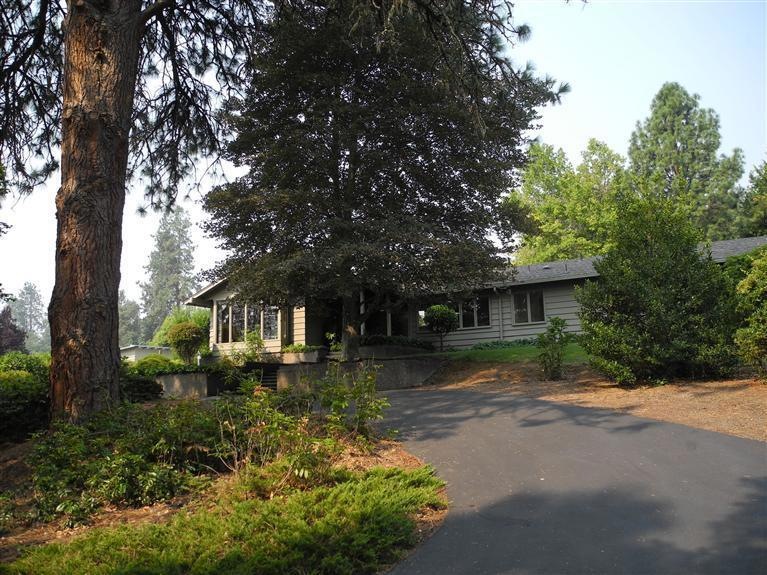 2037 Old Military Rd, Central Point, OR 97502 - photo 1