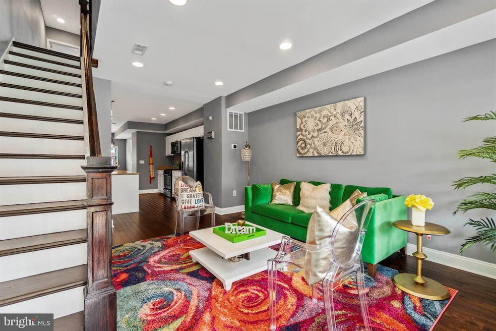 3816 Woodridge Rd, Baltimore, MD 21229 - photo 1