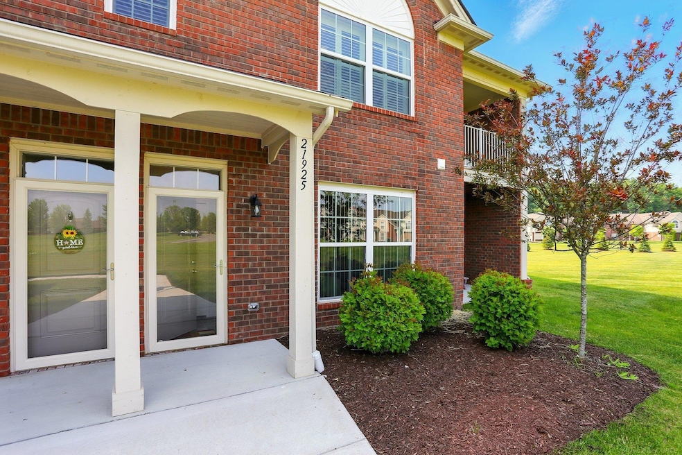 21925 Andover Dr, Macomb, MI 48042 - photo 1