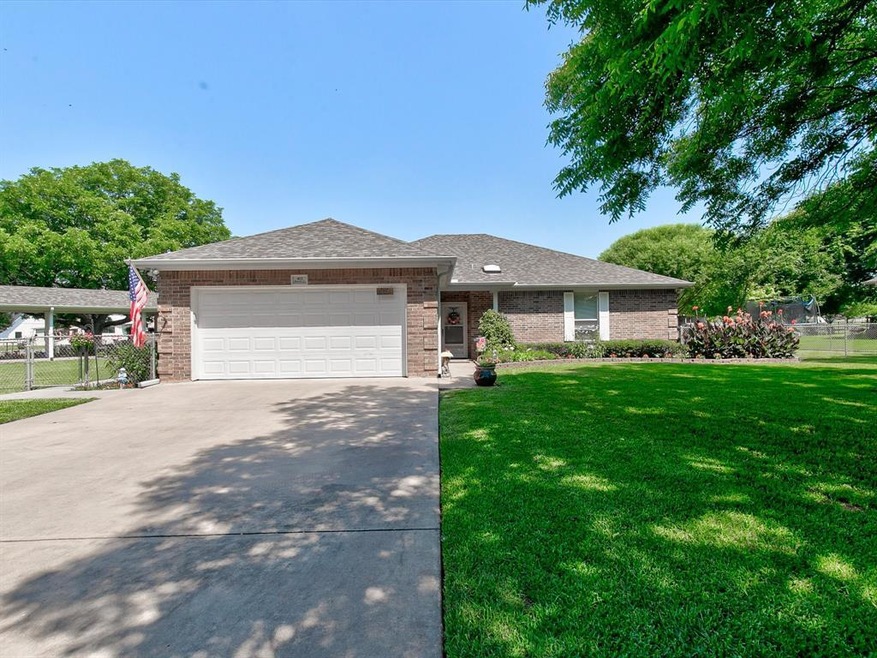412 Mercury Ct, Granbury, TX 76049 - photo 1