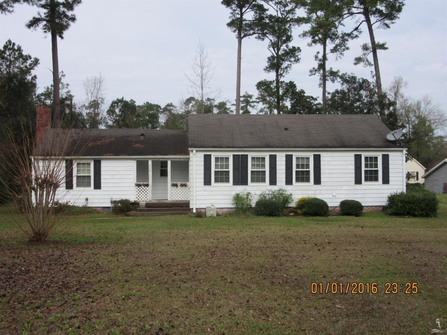 604 E Wilmington St, Burgaw, NC 28425 - photo 1