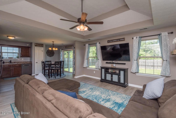 550 Gentry Crossings Blvd, Mount Washington, KY 40047 - photo 1