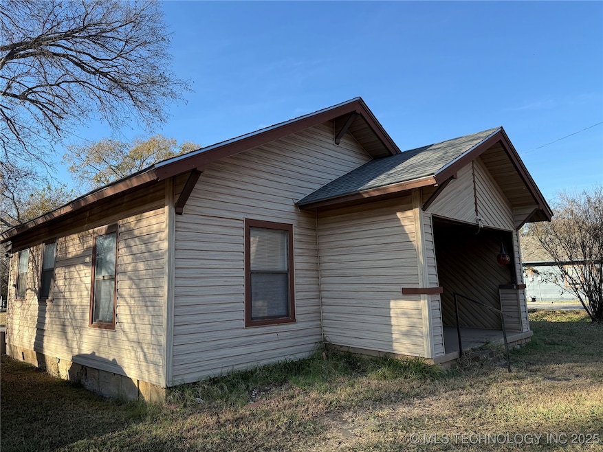 901 A St SE, Ardmore, OK 73401 - photo 1