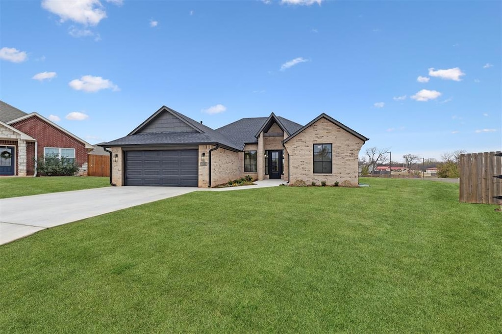 1101 Hyatt Ct, Shawnee, OK 74804 - photo 1