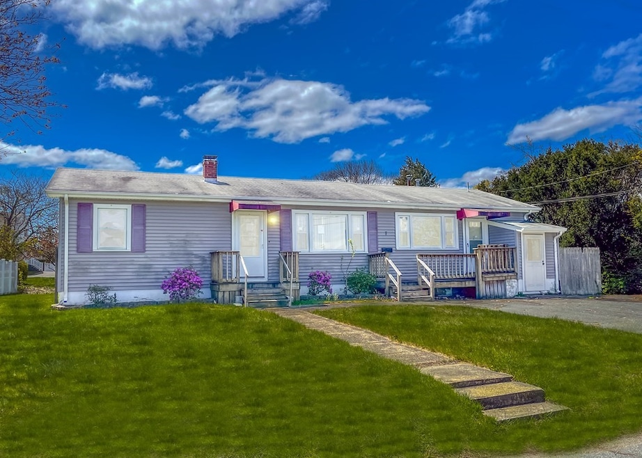 7 Center St, South Dartmouth, MA 02748 - photo 1