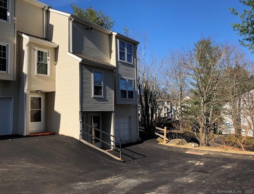 25 Deerwood Ln unit 11, Waterbury, CT 06704 - photo 1