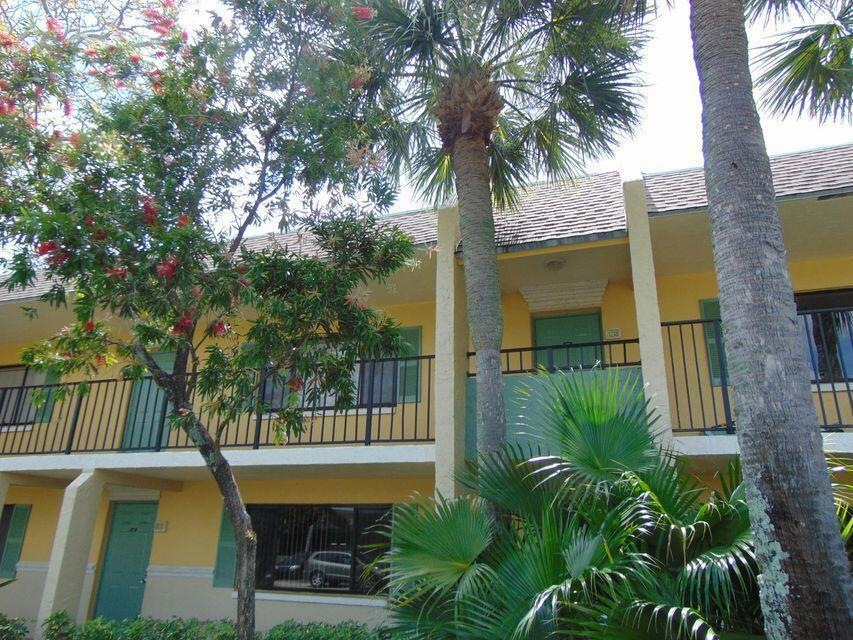 1218 Meadows Cir, Boynton Beach, FL 33436 - photo 1