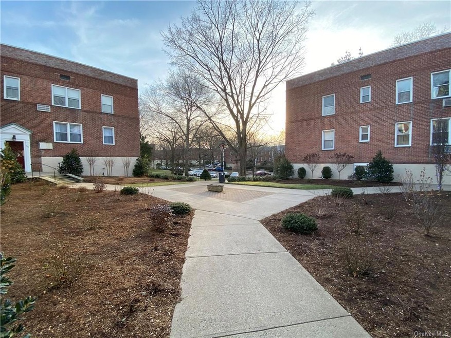 327 Palmer Terrace unit 2C, Mamaroneck, NY 10543 - photo 1