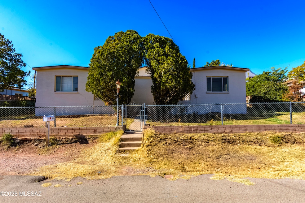 609 Oliver Cir, Bisbee, AZ 85603 - photo 1