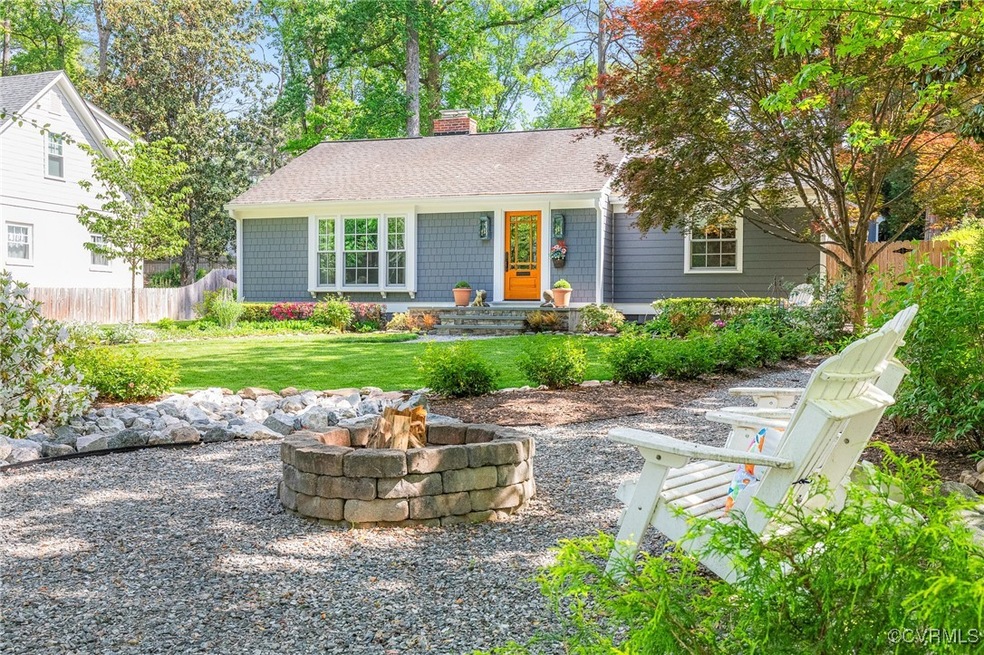 View of front of property featuring an outdoor fir