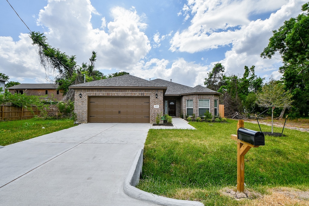 For Sale $228,000 • Co-Listing Agent