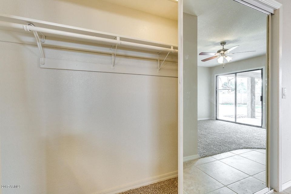 558 S Robin Ln, Mesa, AZ 85204 - photo 1