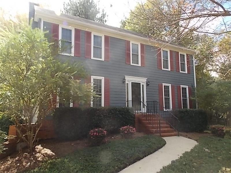 Traditional 3 bedroom, 2.5 bathroom home is move-i