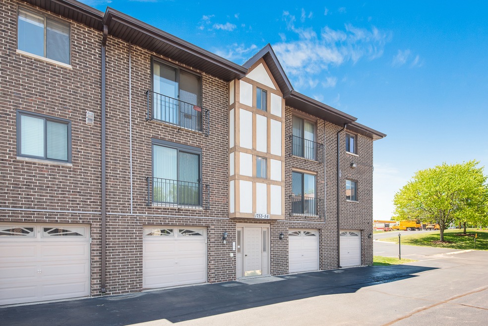 1755 S Washington St unit 1755, Naperville, IL 60565 - photo 1