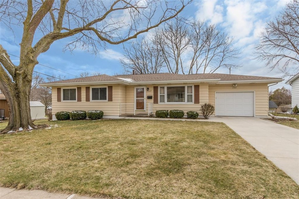 102 32nd St NW, Cedar Rapids, IA 52405 - photo 1