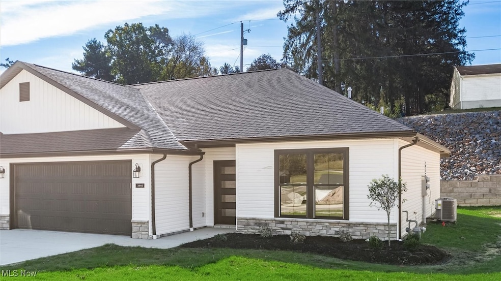 3444 Jamestown Dr, Zanesville, OH 43701 - photo 1