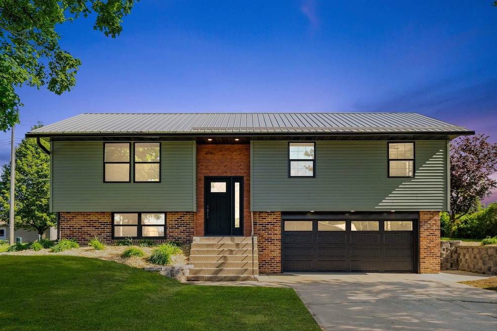 504 W Bradford St, West Union, IA 52175 - photo 1