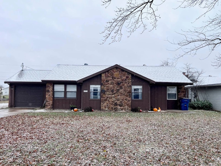 409 N Parkview St, Coffeyville, KS 67337 - photo 1