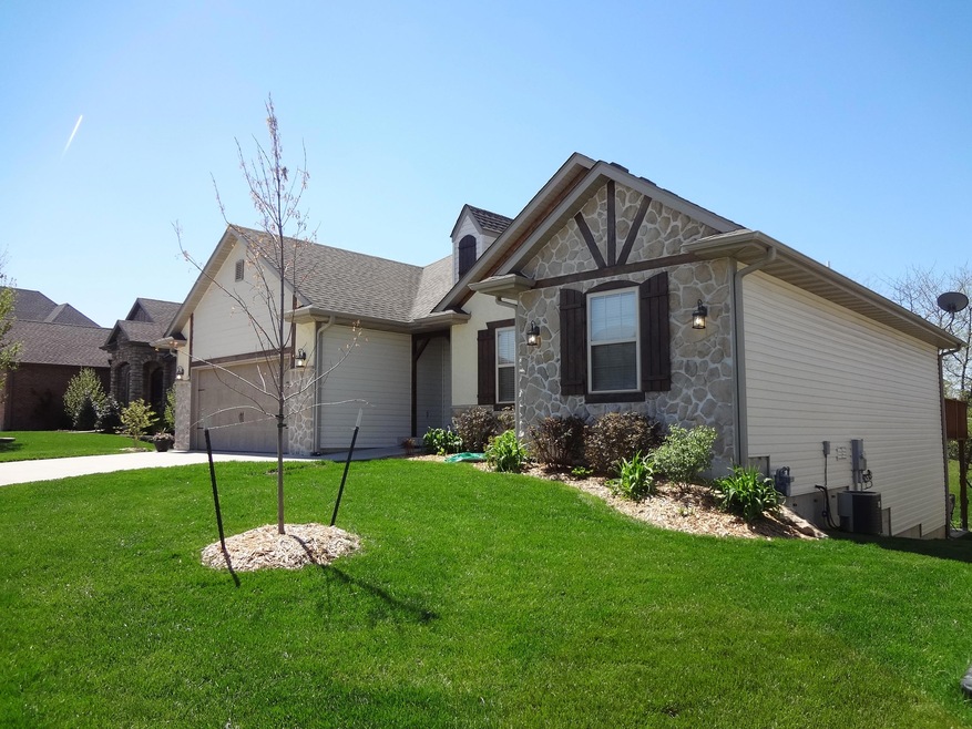 3208 Crabapple Ln