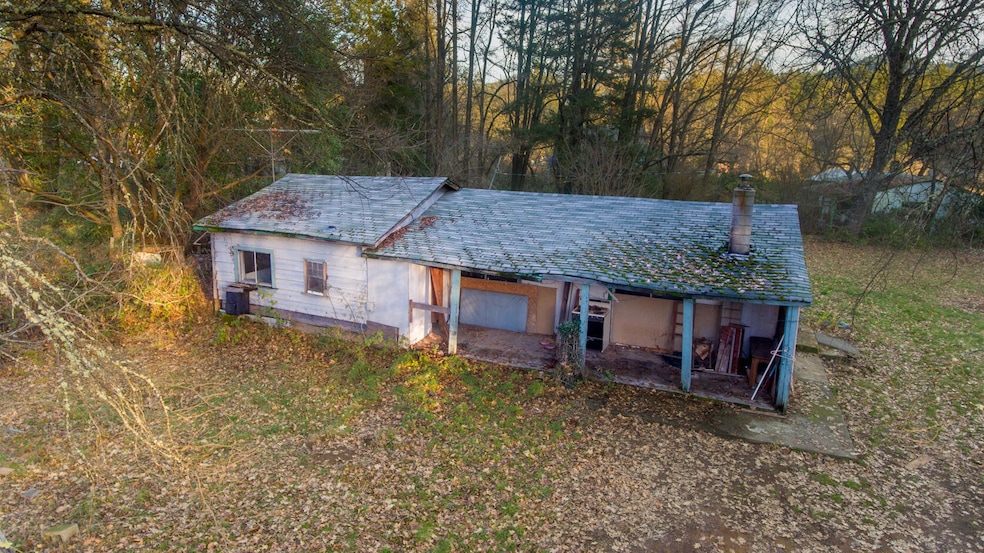 192 Finch Rd, Kerby, OR 97531 - photo 1