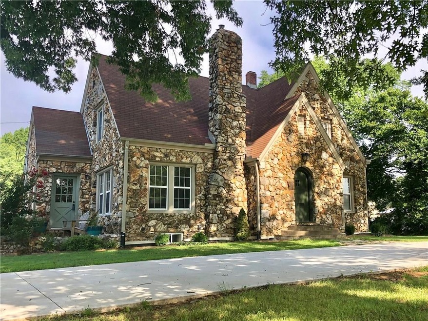 501 Bella Vista Rd, Bentonville, AR 72712 - photo 1