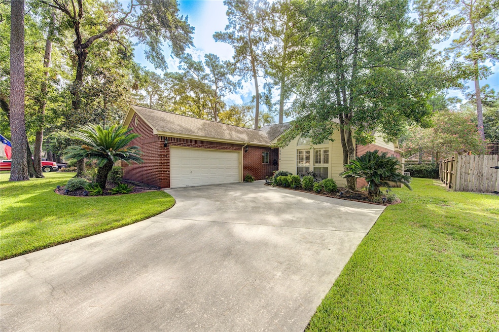 15014 Rolling Oaks Dr, Houston, TX 77070 - photo 1