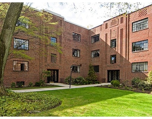 104 Sewall Ave unit 1, Brookline, MA 02446 - photo 1