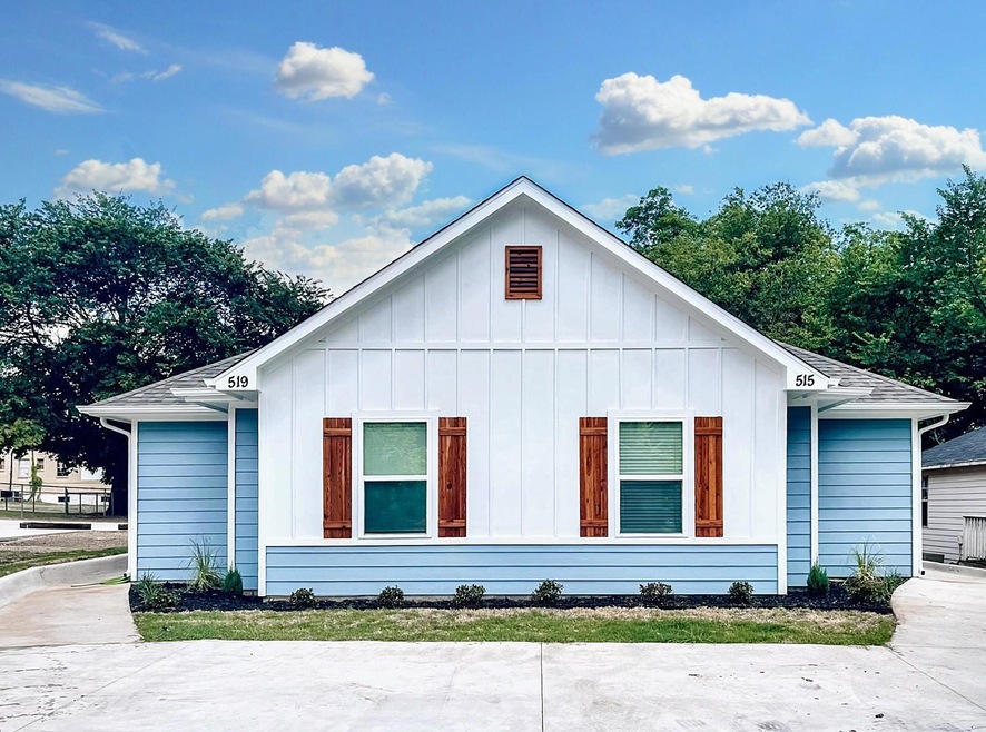 519 W Bond St, Denison, TX 75020 - photo 1