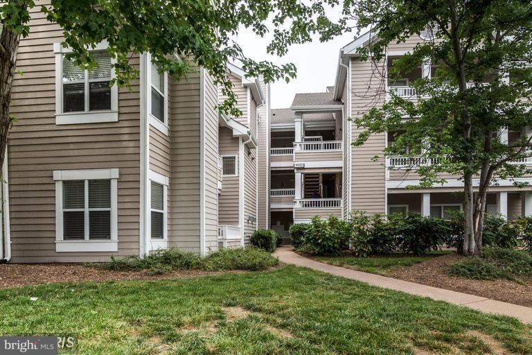 14322 Climbing Rose Way unit 206, Centreville, VA 20121 - photo 1