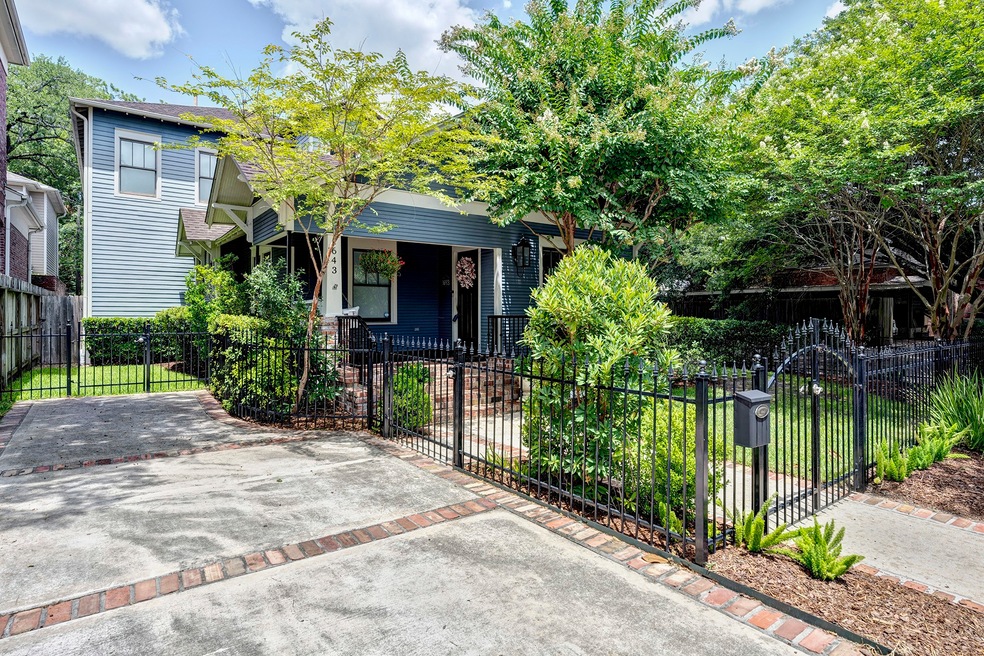 1643 Arlington St, Houston, TX 77008 - photo 1