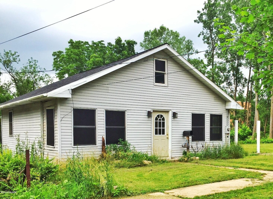 319 Locust St, Marshall, MI 49068 - photo 1