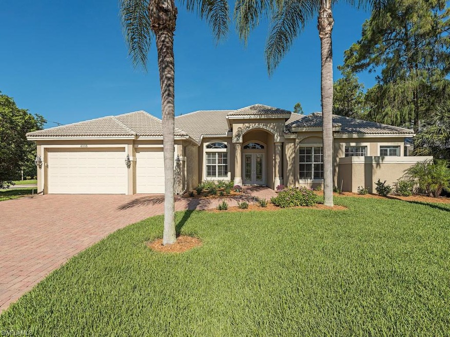 Amazing 4 bed + den/ 3 bath home w/ 3 Car garage, 