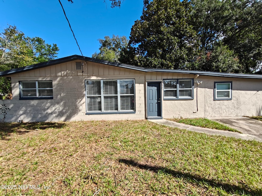 2921 Mansion Rd, Jacksonville, FL 32277 - photo 1