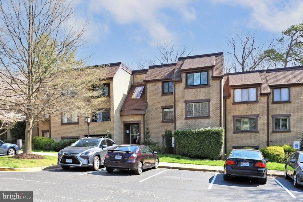 1631 Parkcrest Cir unit 201, Reston, VA 20190 - photo 1