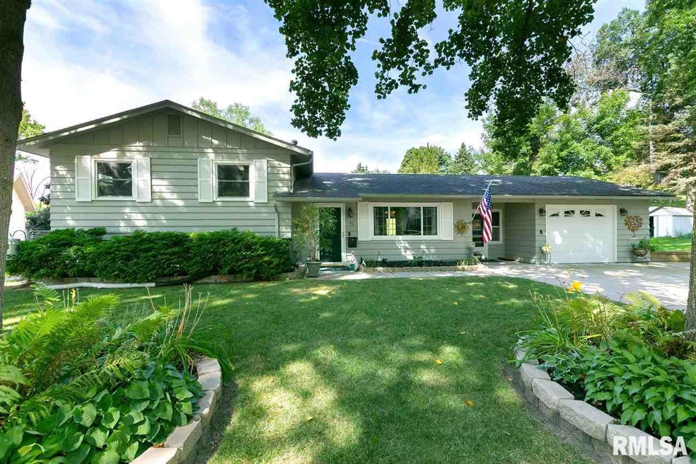 41 Parklane Cir, Bettendorf, IA 52722 - photo 1