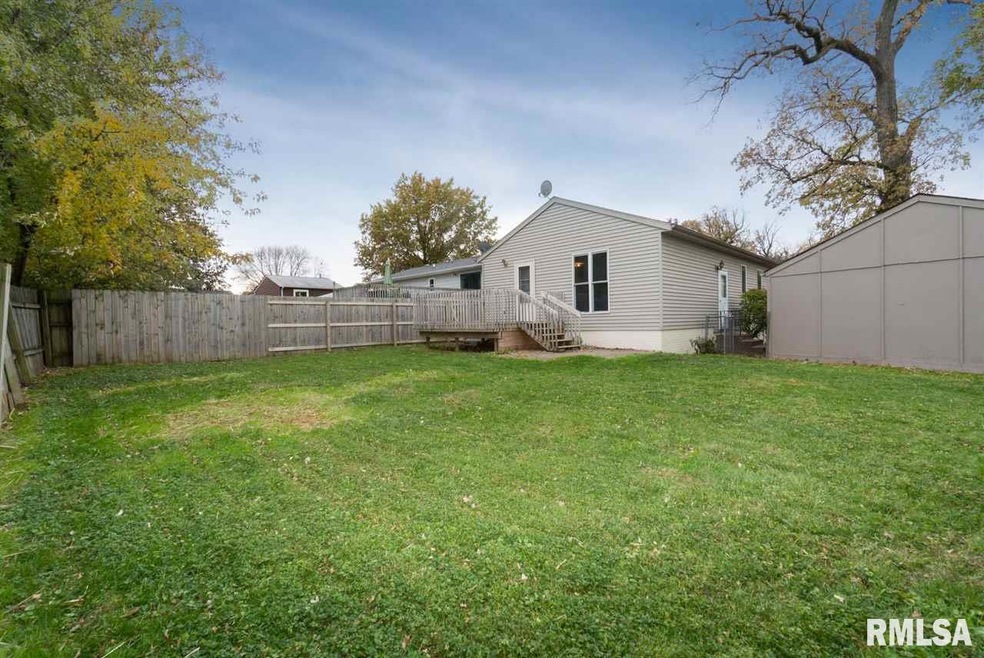 1521 Emerald Dr, Davenport, IA 52804 - photo 1