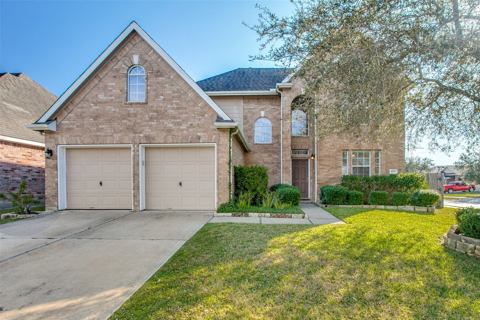 4700 High Creek Ct, Alvin, TX 77511 - photo 1