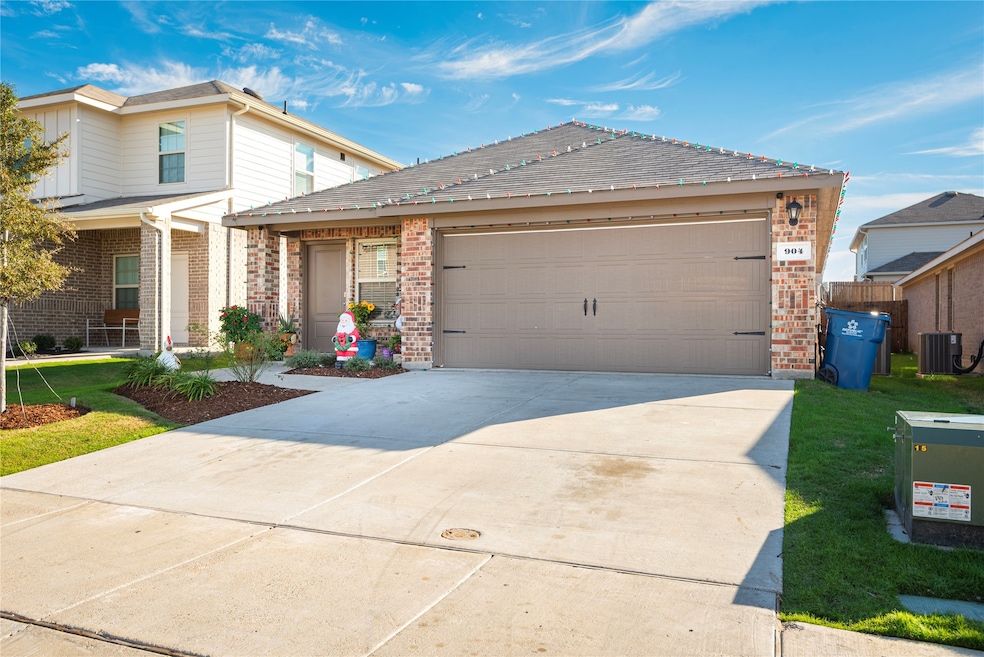 904 Corral St, Royse City, TX 75189 - photo 1