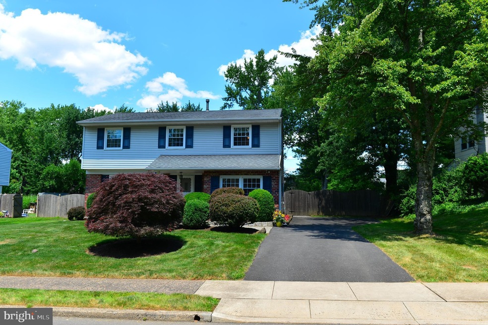 819 Monticello Place, Lansdale, PA 19446 - photo 1