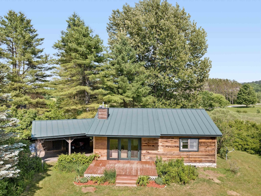 Sweet 2 BR home near Stowe