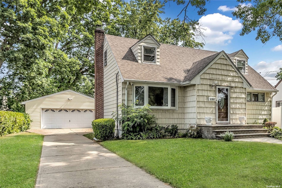 496 Clinton Ave, Rockville Centre, NY 11570 - photo 1