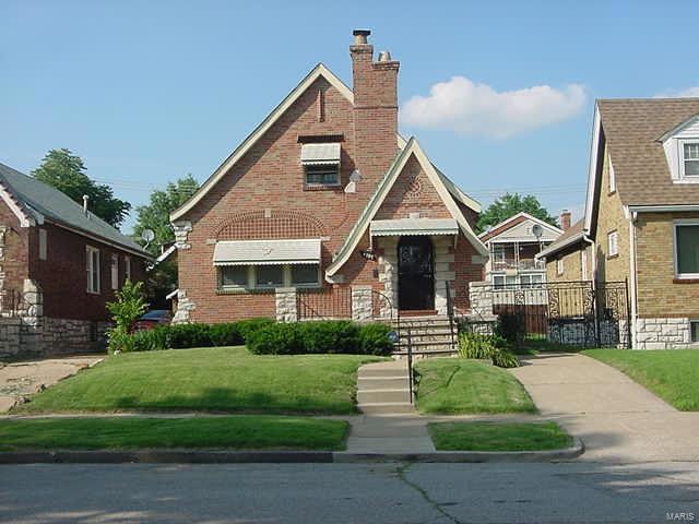 4707 Bessie Ct, Saint Louis, MO 63115 - photo 1