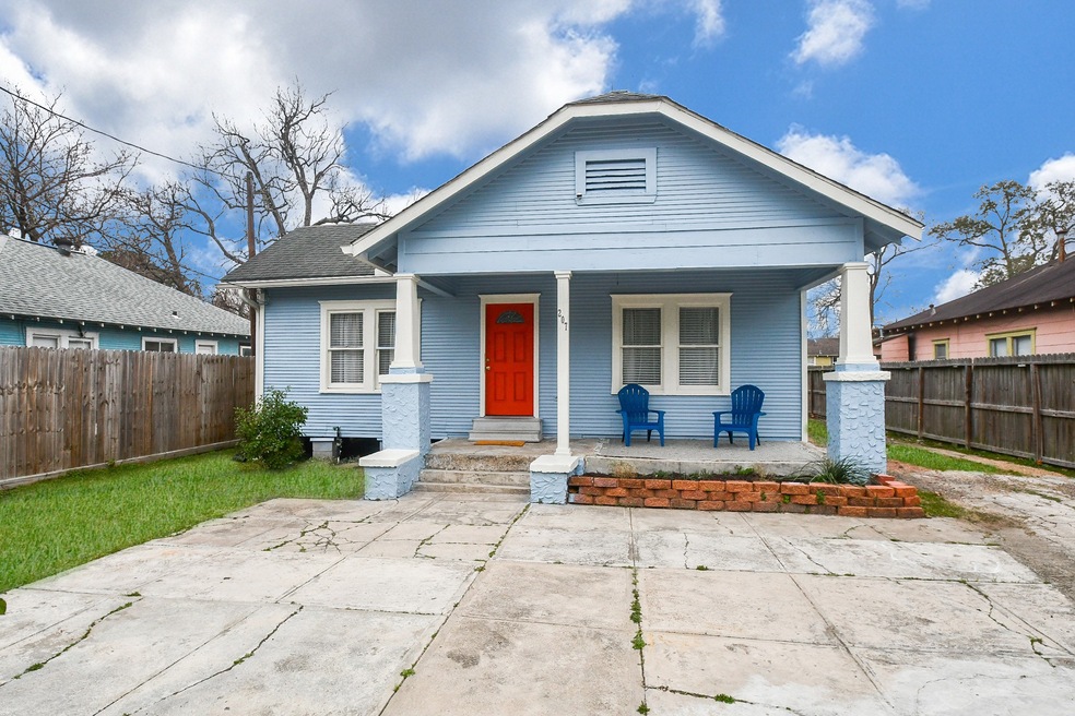 207 Lindale St, Houston, TX 77022 - photo 1