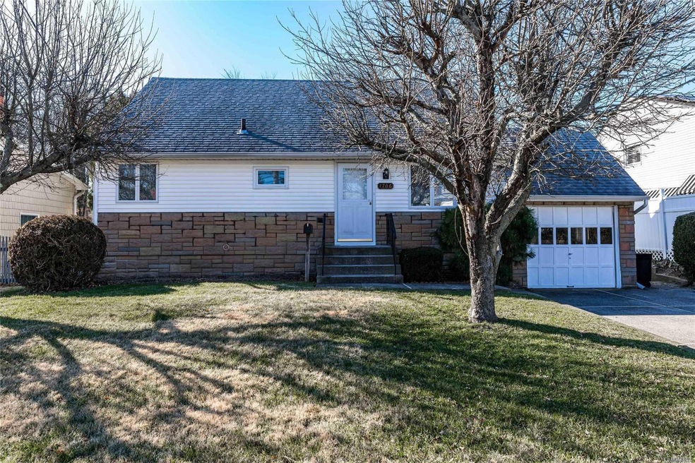 1706 Meadowbrook Rd, Merrick, NY 11566 - photo 1