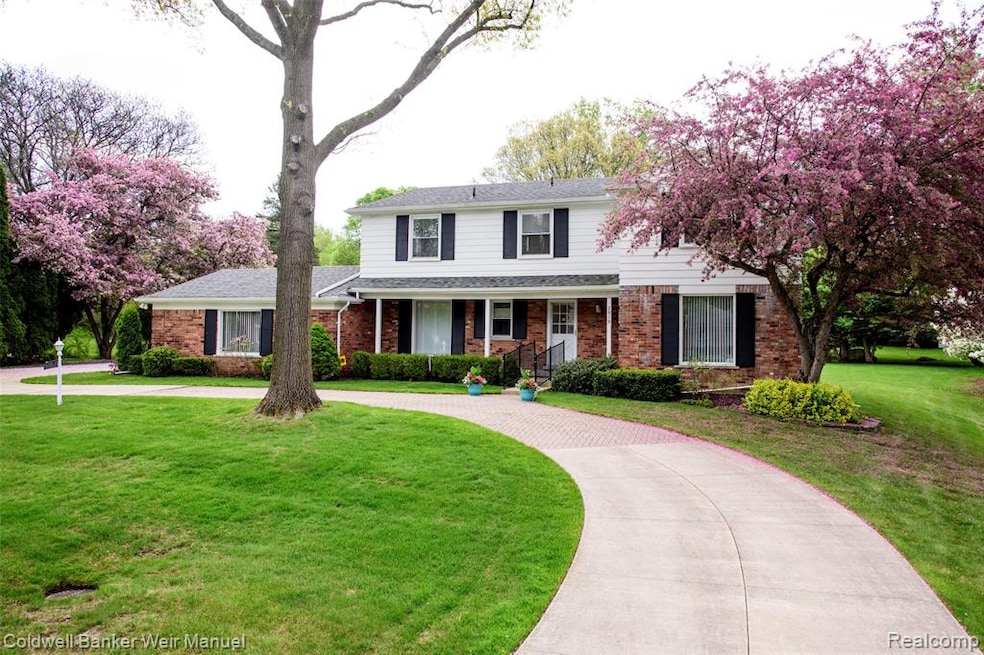 2919 Whittier Dr, Bloomfield Hills, MI 48304 - photo 1