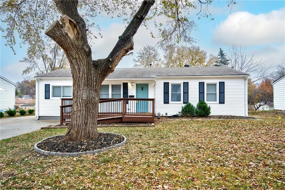 1213 N Indian Ln, Independence, MO 64056 - photo 1