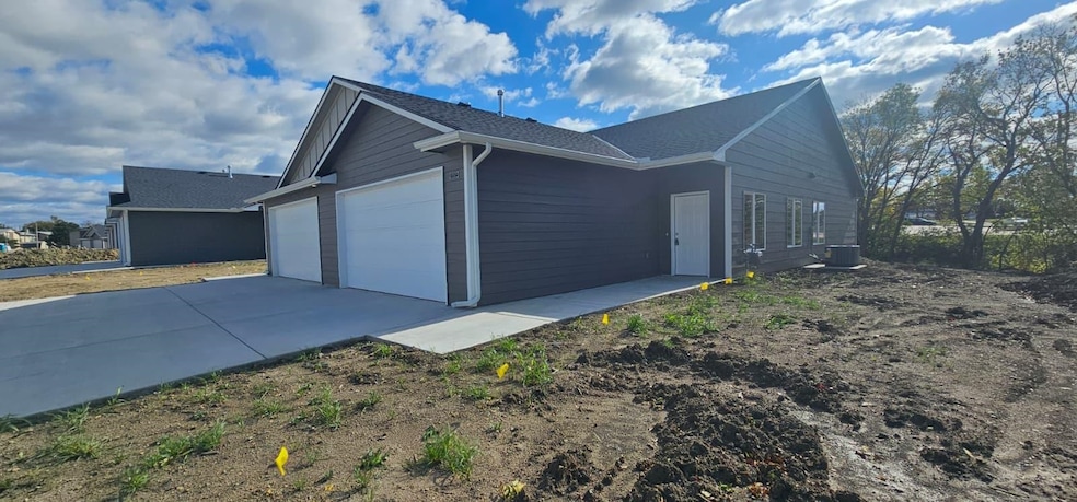 2953 S Bunker Hill Dr, Wichita, KS 67210 - photo 1