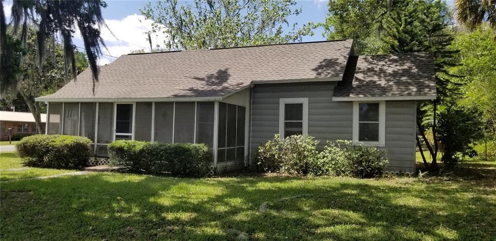 Screened in front porch