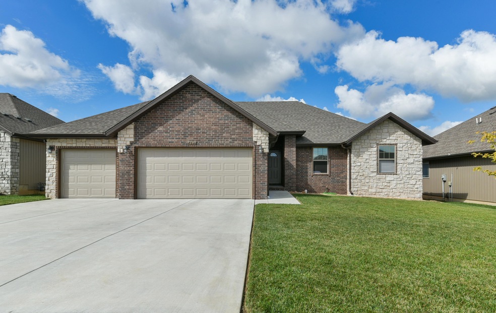 701 N Maplewood Hills Rd, Nixa, MO 65714 - photo 1